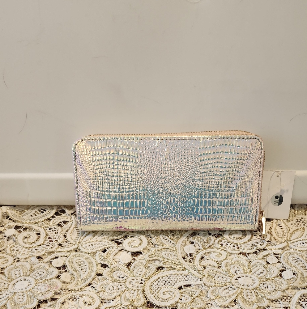 Iridescent Embossed Wallet Metallic - Picture 2 of 3